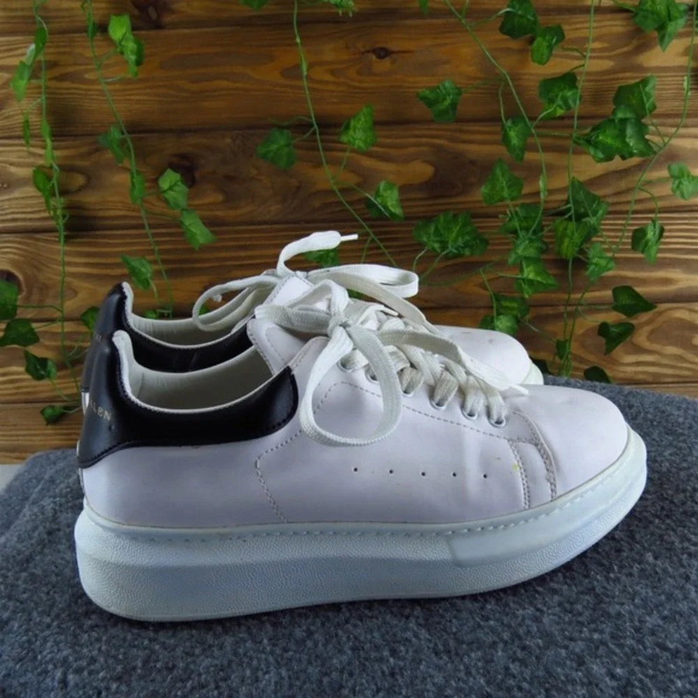 Martin Valen Women's  Sneaker White Synthetic Sz 40 Medium  Used 2025‎